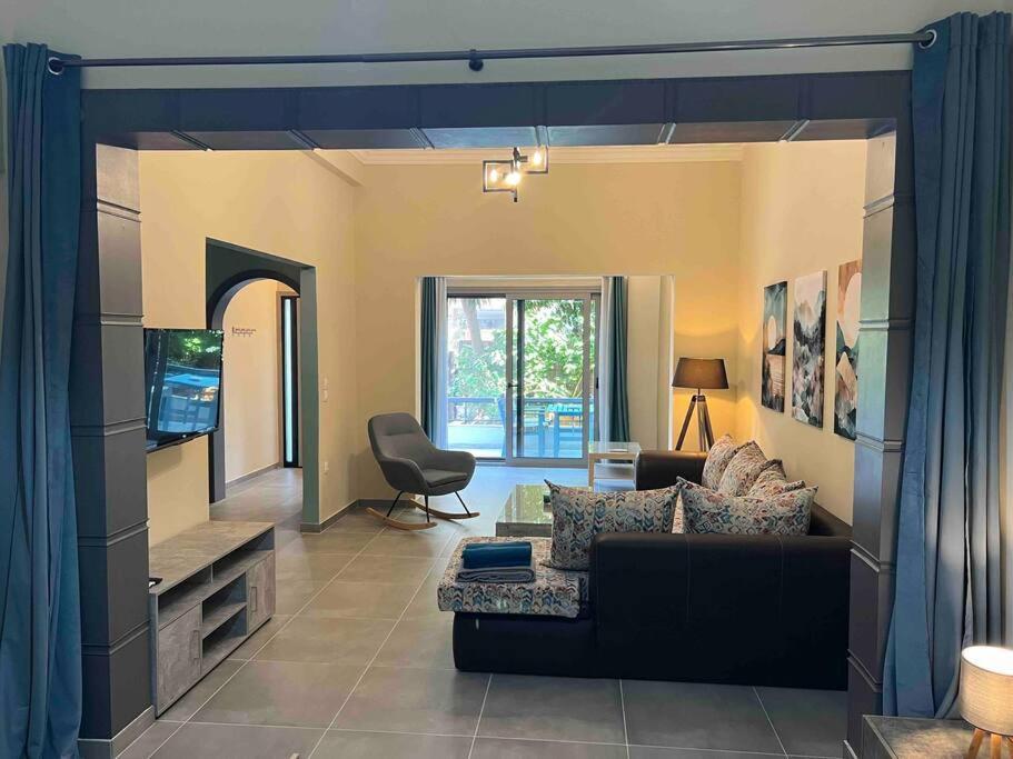 Spacious And Beautiful House พีเรียส ภายนอก รูปภาพ