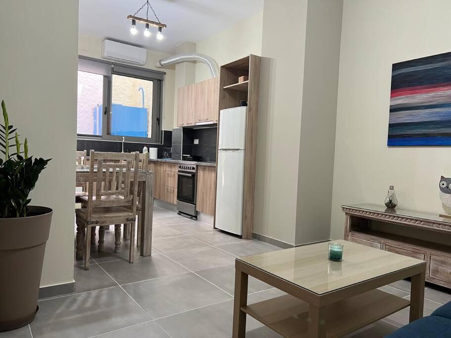 Spacious And Beautiful House พีเรียส ภายนอก รูปภาพ