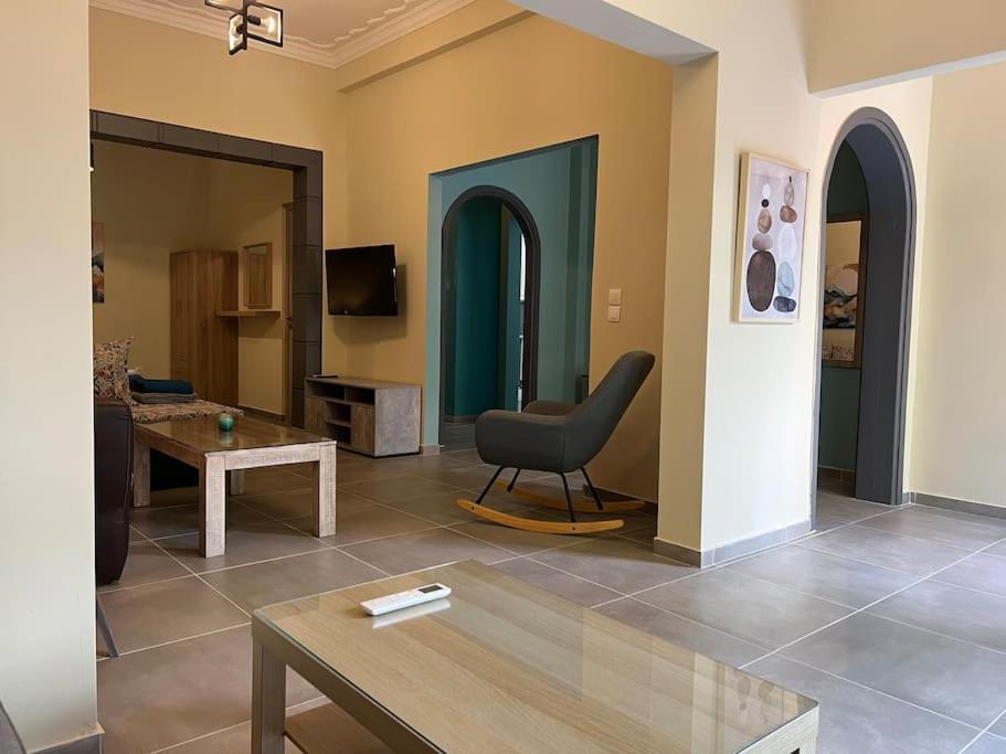 Spacious And Beautiful House พีเรียส ภายนอก รูปภาพ