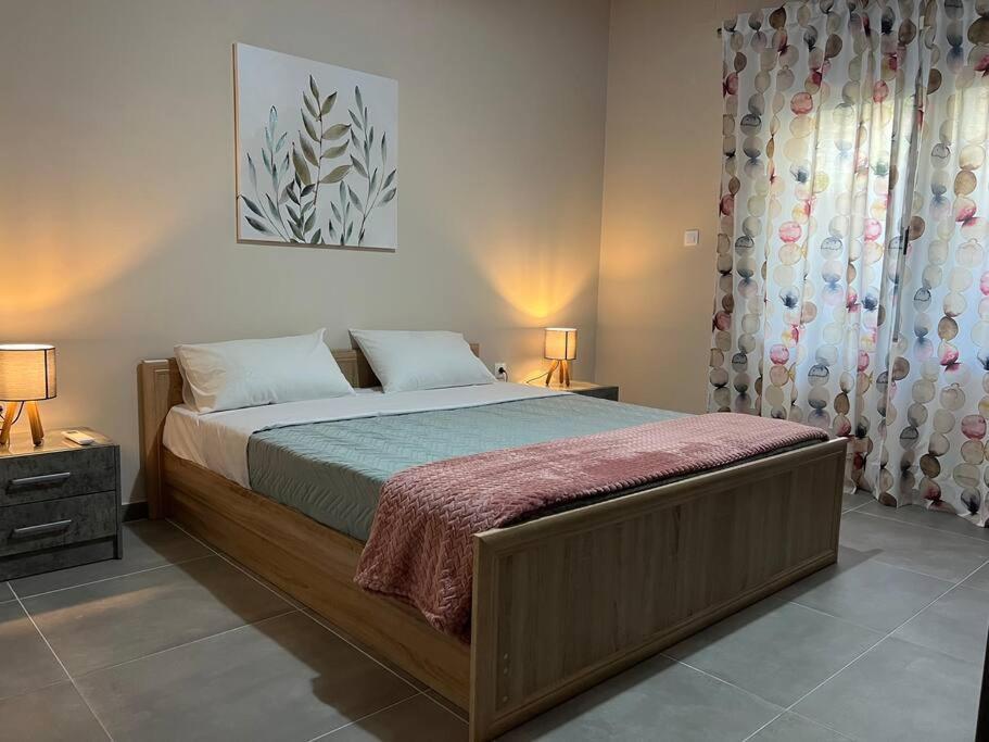 Spacious And Beautiful House พีเรียส ภายนอก รูปภาพ