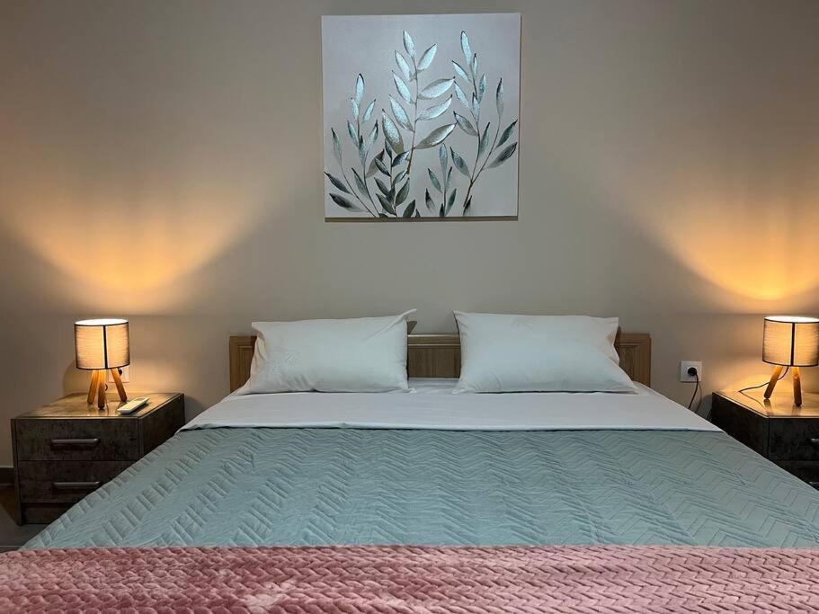 Spacious And Beautiful House พีเรียส ภายนอก รูปภาพ