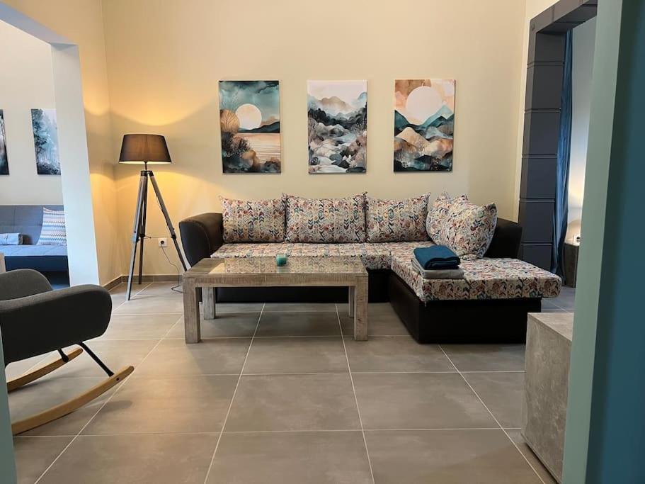 Spacious And Beautiful House พีเรียส ภายนอก รูปภาพ