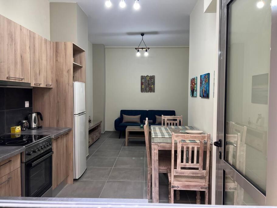 Spacious And Beautiful House พีเรียส ภายนอก รูปภาพ
