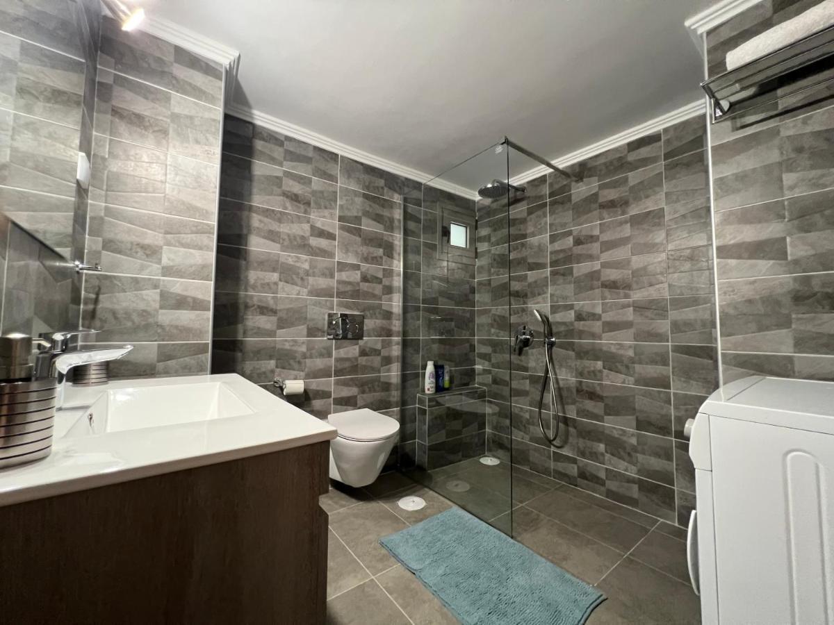Spacious And Beautiful House พีเรียส ภายนอก รูปภาพ
